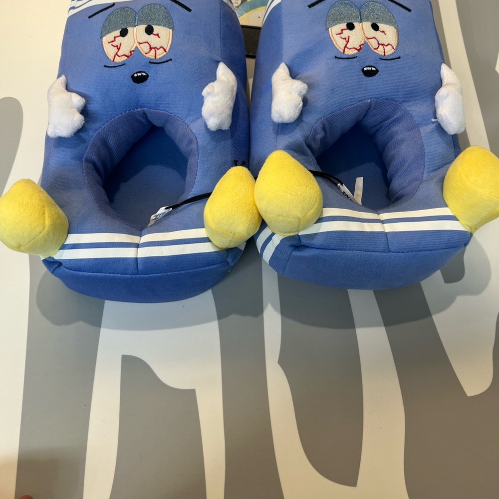 SOUTHPARK TOWELIE PLUSH SLIPPERS. BRAND NEW. ADULT SIZE SMALL-MEDIUM